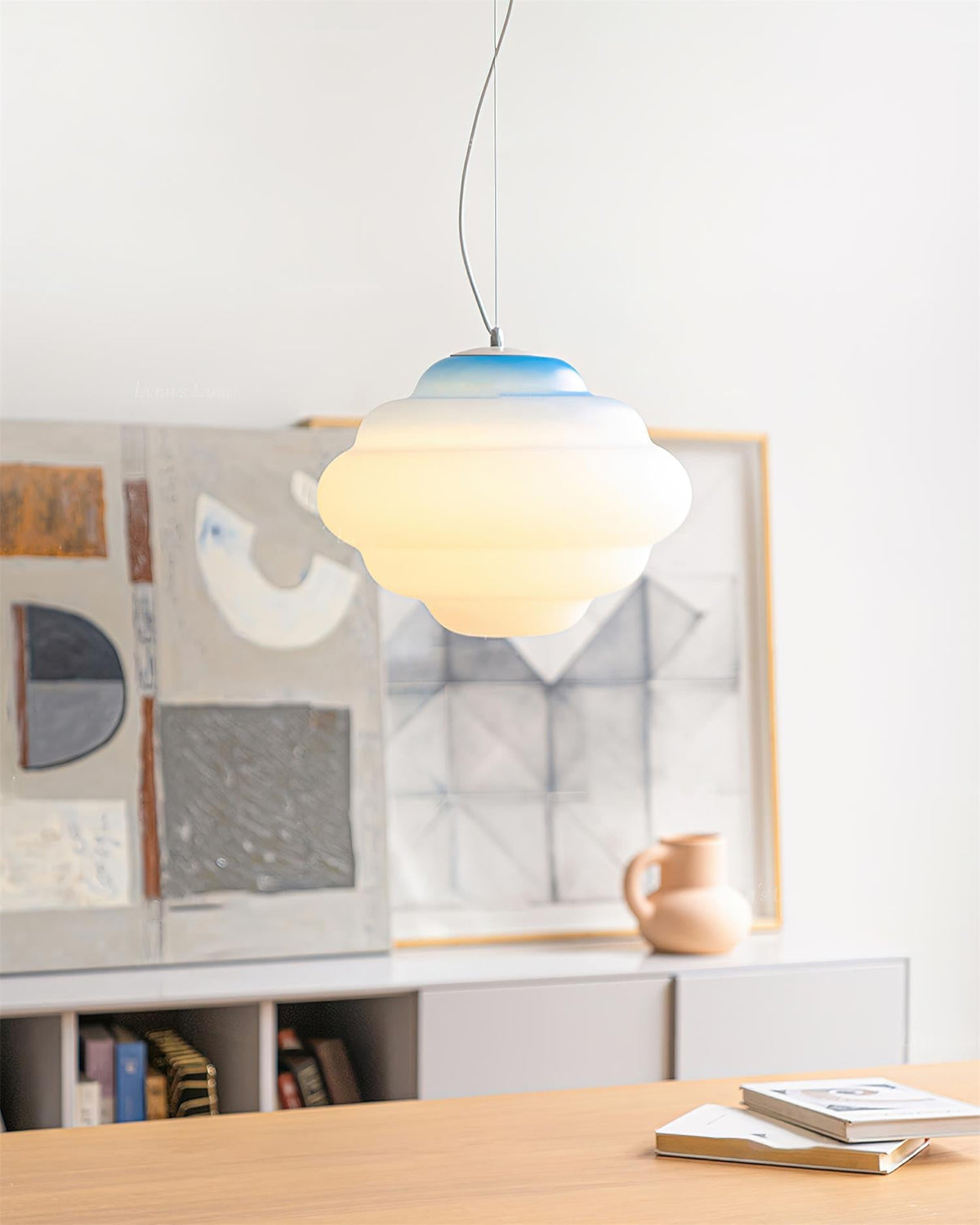 Gradient Pendant Light with Soft Light Diffusion