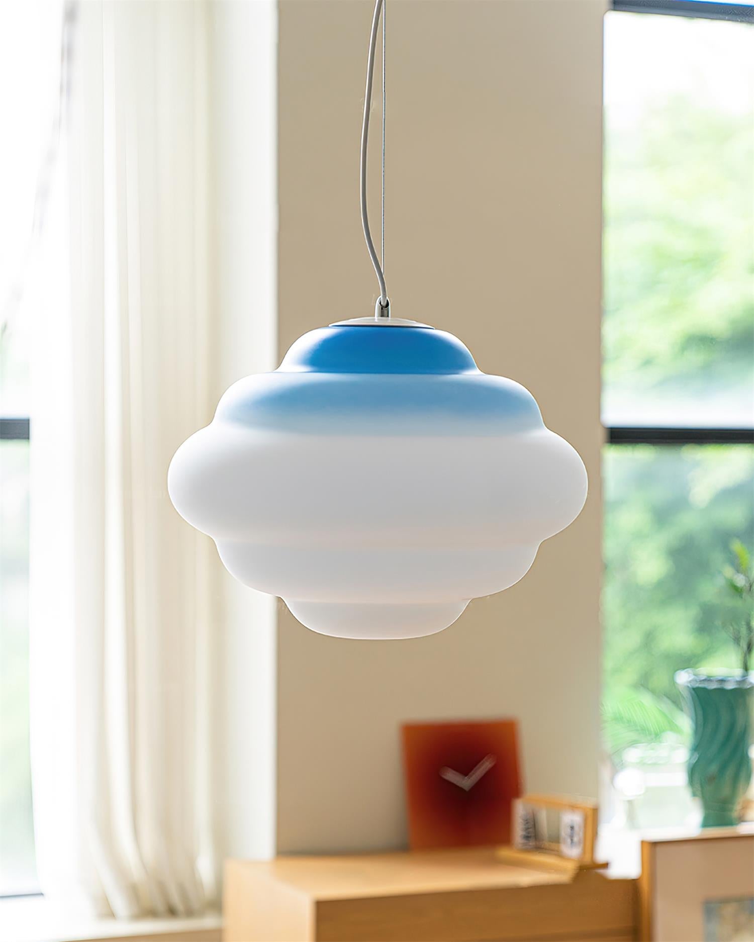 Gradient Pendant Light with Soft Light Diffusion