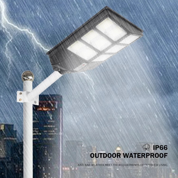 600 Lumen Solar-Powered Outdoor Light