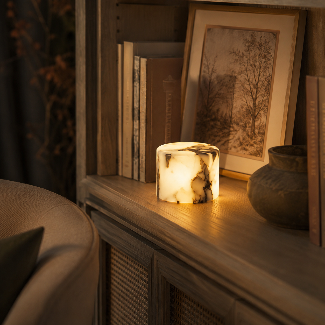 Elegant Cordless Touch Lamp with Rechargeable Battery and USB-C