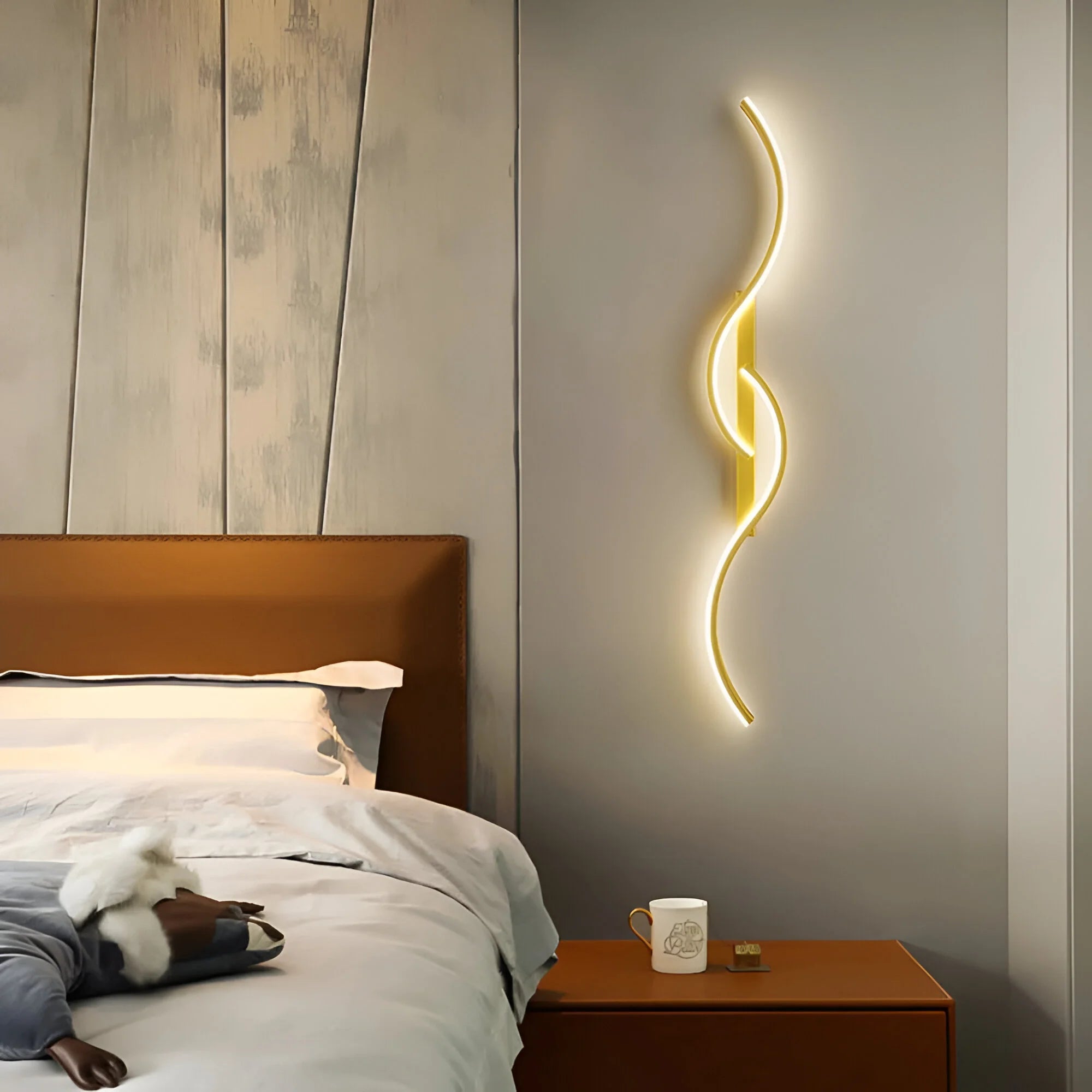 Sleek Curved Wall Lamp with Energy-Saving LED Technology