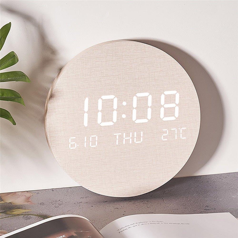 Sleek Rechargeable Wall Clock for Effortless Style