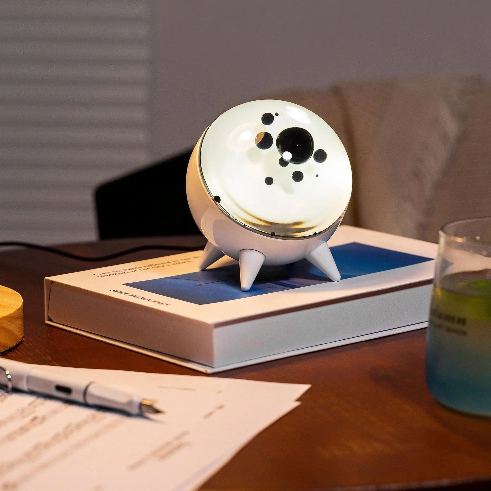 Dynamic Sound-Responsive Liquid Display with Bluetooth