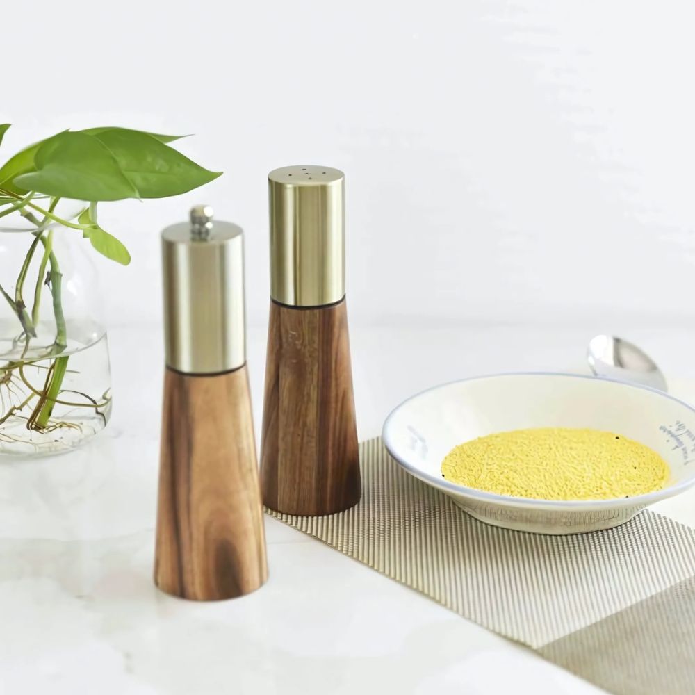 Elegant Manual Spice Mill with Customizable Grind & Wooden Stand