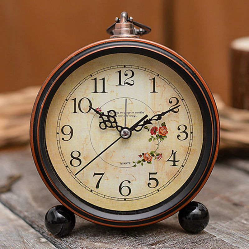 Charming Vintage-Style Battery-Powered Table Clock