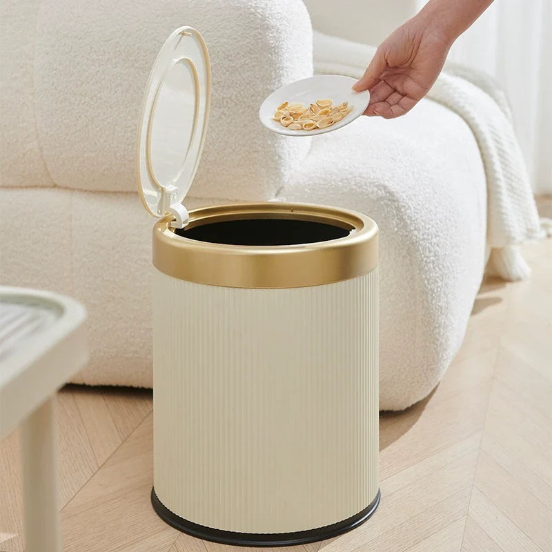 Sleek Oval Trash Bin with Odor-Control Lid and Easy Access