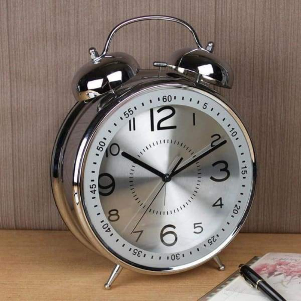 Classic Dual Bell Alarm Clock with Large Dial and Retro Style