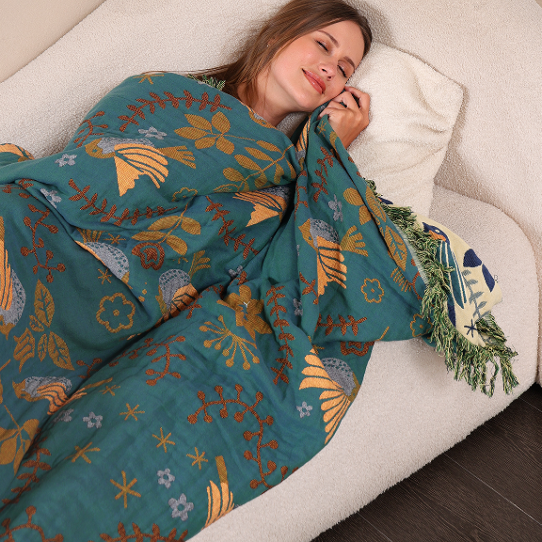 Dual-Sided Avian-Inspired Cozy Blanket for Home