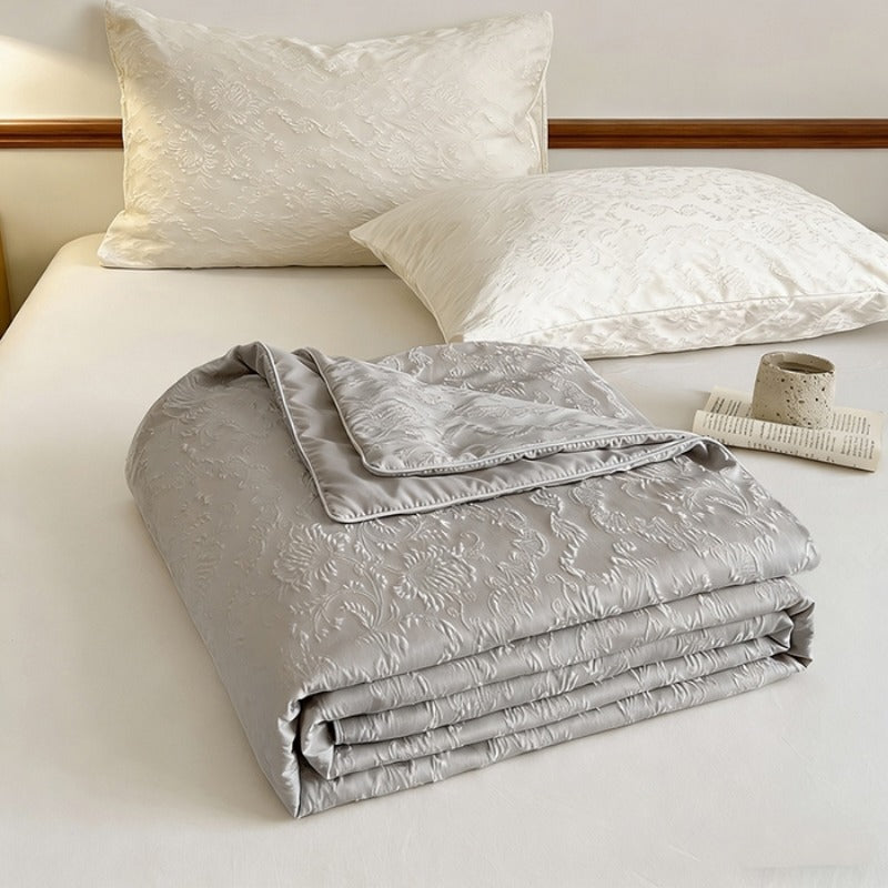 SereneNest – Luxurious Comfort Bedding Collection for Chic Bedrooms