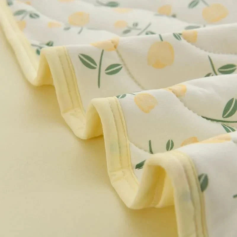 SerenityBloom – Lightweight Floral Summer Blanket for Comfort