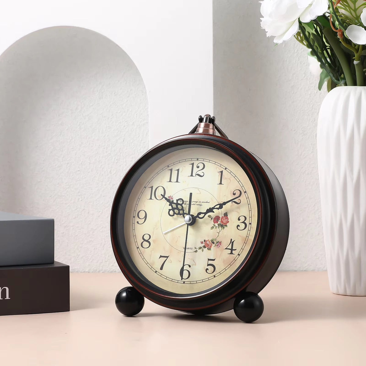 Charming Vintage-Style Battery-Powered Table Clock
