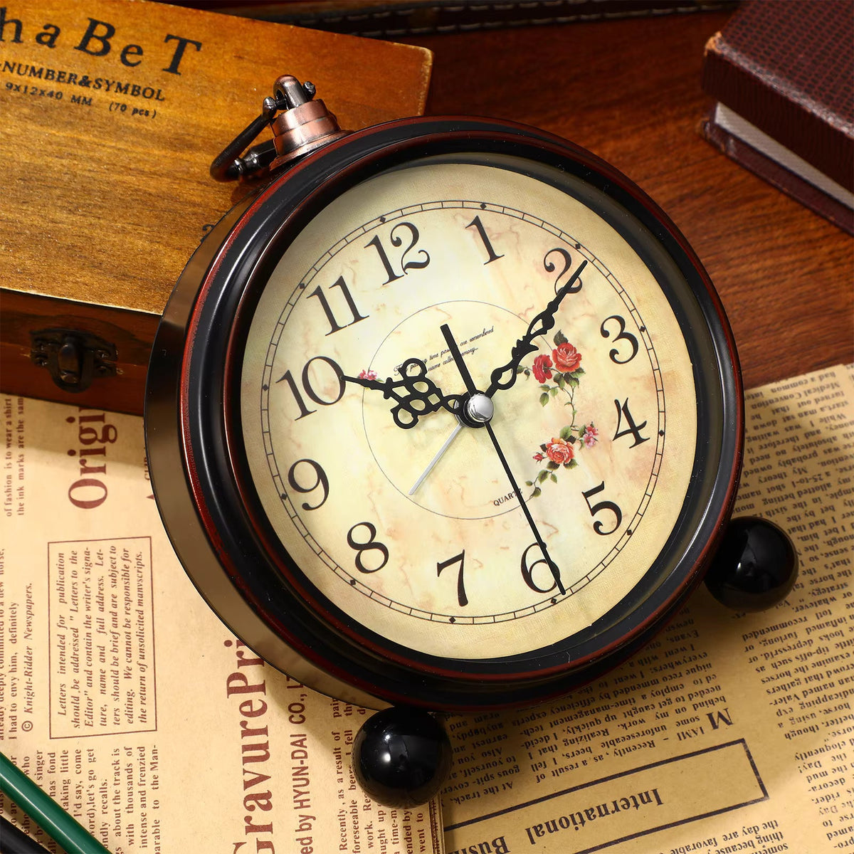 Charming Vintage-Style Battery-Powered Table Clock