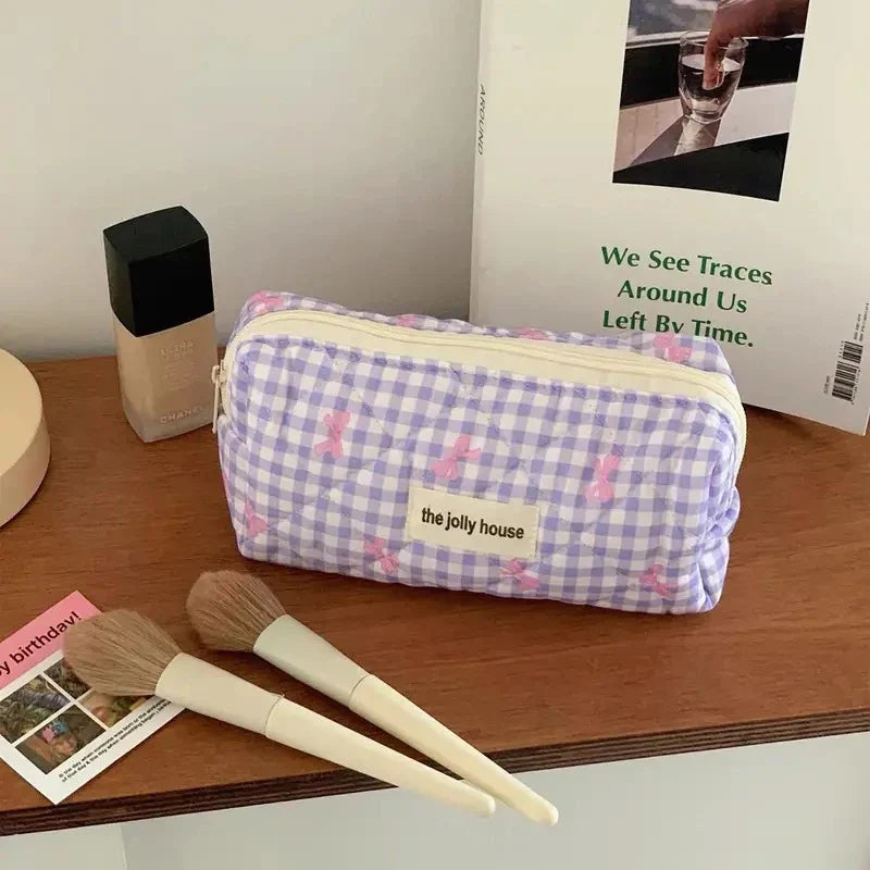 Chic Quilted Cosmetic Organizer – Spacious & Stylish for Travel
