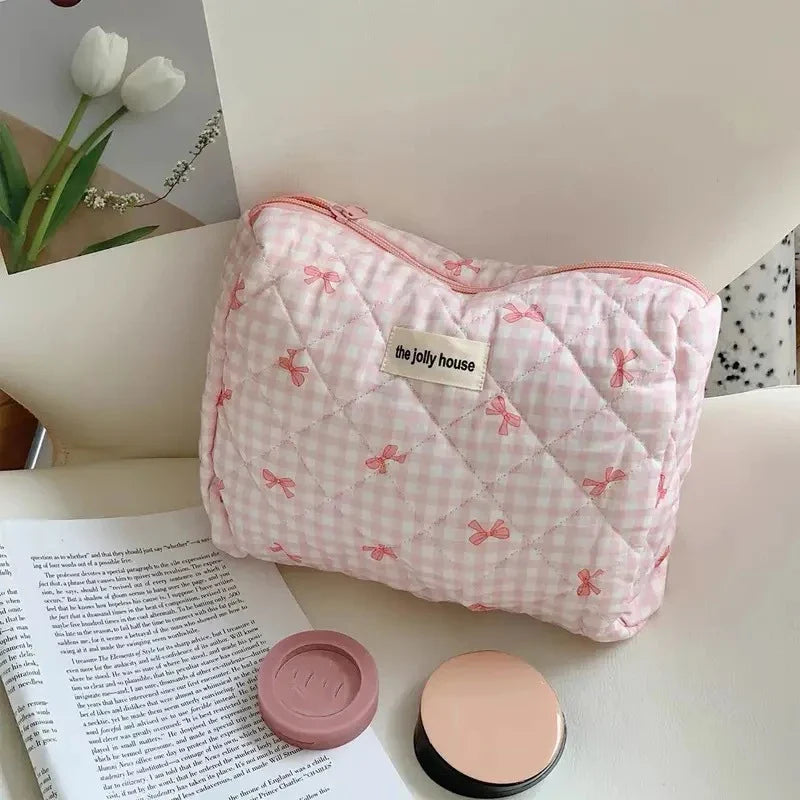 Chic Quilted Cosmetic Organizer – Spacious & Stylish for Travel