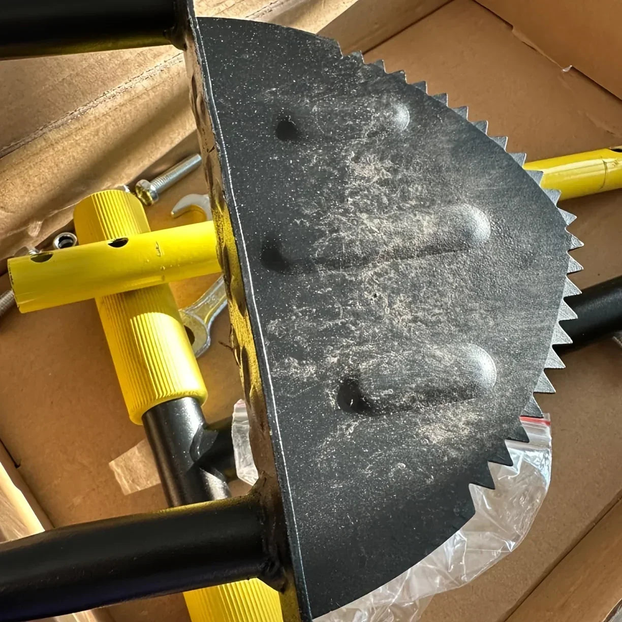 Precision Garden Edger – Durable Half-Moon Tool for Neat Lawn Borders