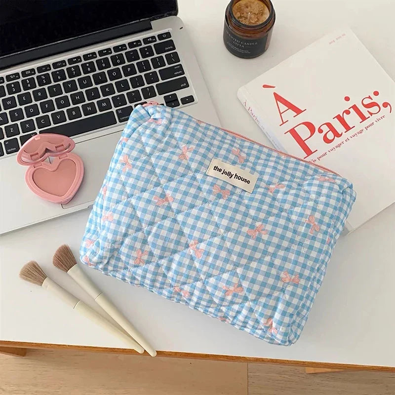Chic Quilted Cosmetic Organizer – Spacious & Stylish for Travel
