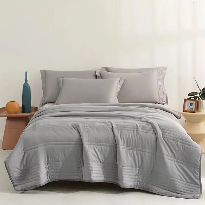 BreezeLayer – Ultra-Light Cooling Blanket for Summer Comfort