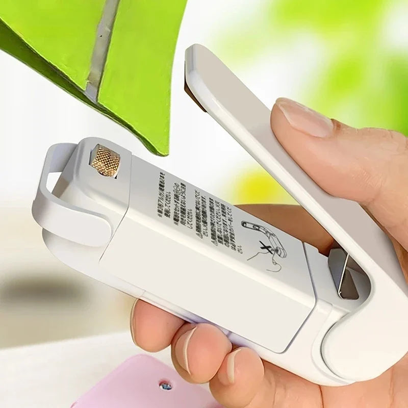 SnackGuard Portable Heat Sealer – Handheld Bag Sealing Solution