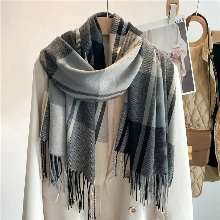 Chic Cashmere Scarf – Cozy, Stylish & Versatile Accessory