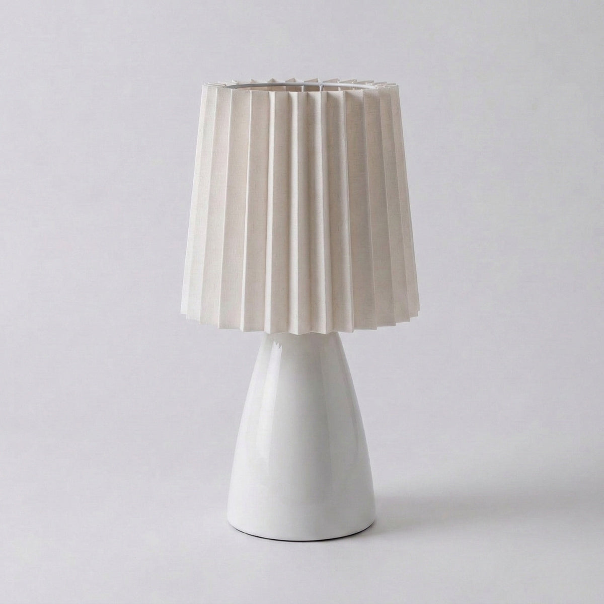Elegant Fabric Shade Table Lamp with E27 Socket and Knob Control