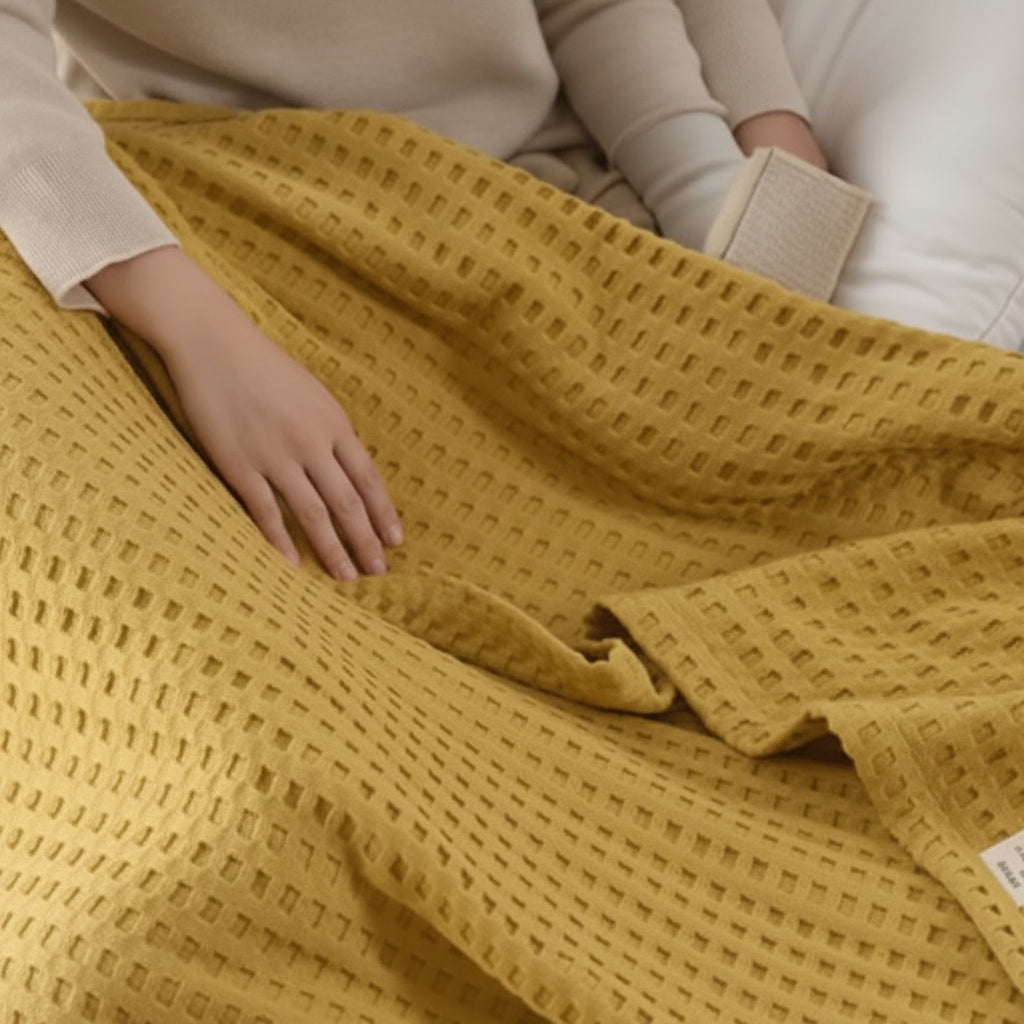BreezeComfort - Year-Round Waffle Knit Throw Blanket