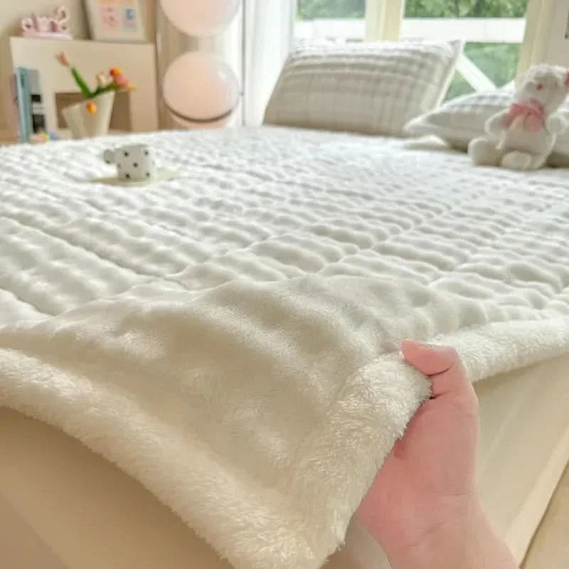 PlushFold Comfort – Versatile Foldable Mattress Cover