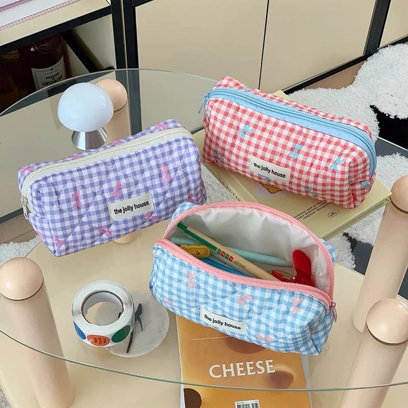 Chic Quilted Cosmetic Organizer – Spacious & Stylish for Travel
