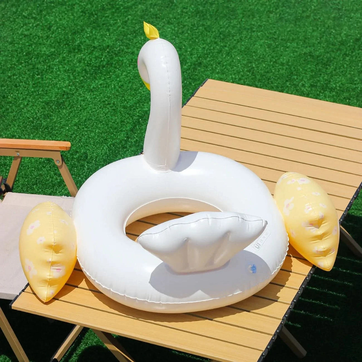 SereneSwan – Premium Inflatable Float for Water Leisure