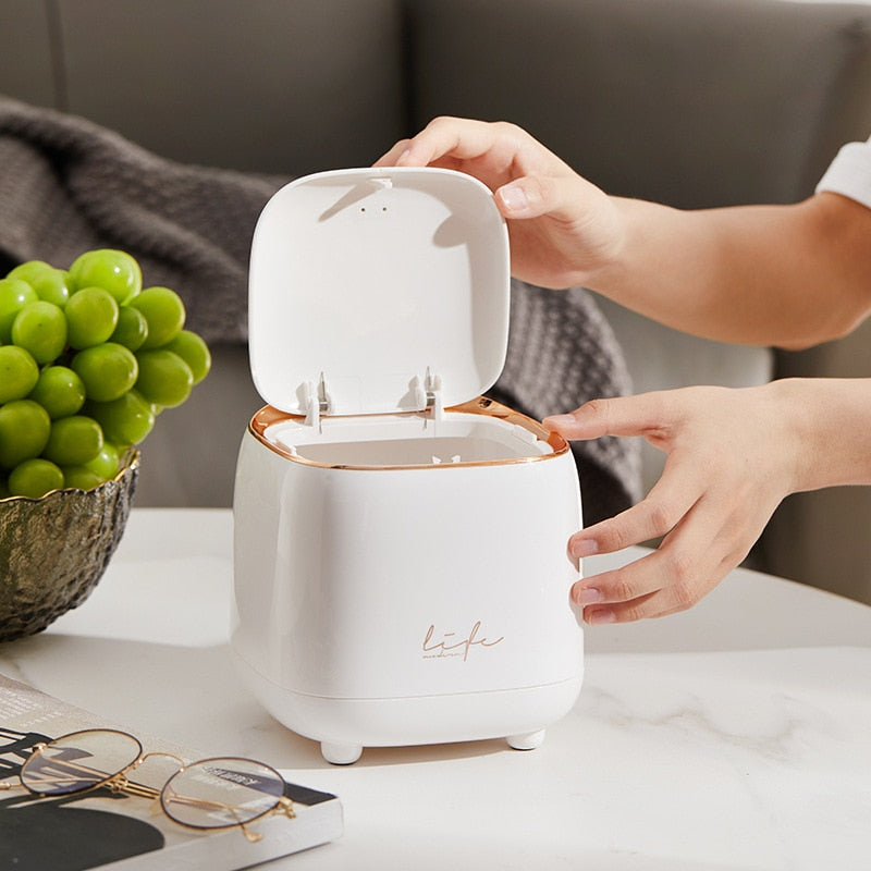 Compact Desktop Trash Can with Lid for Easy Waste Disposal