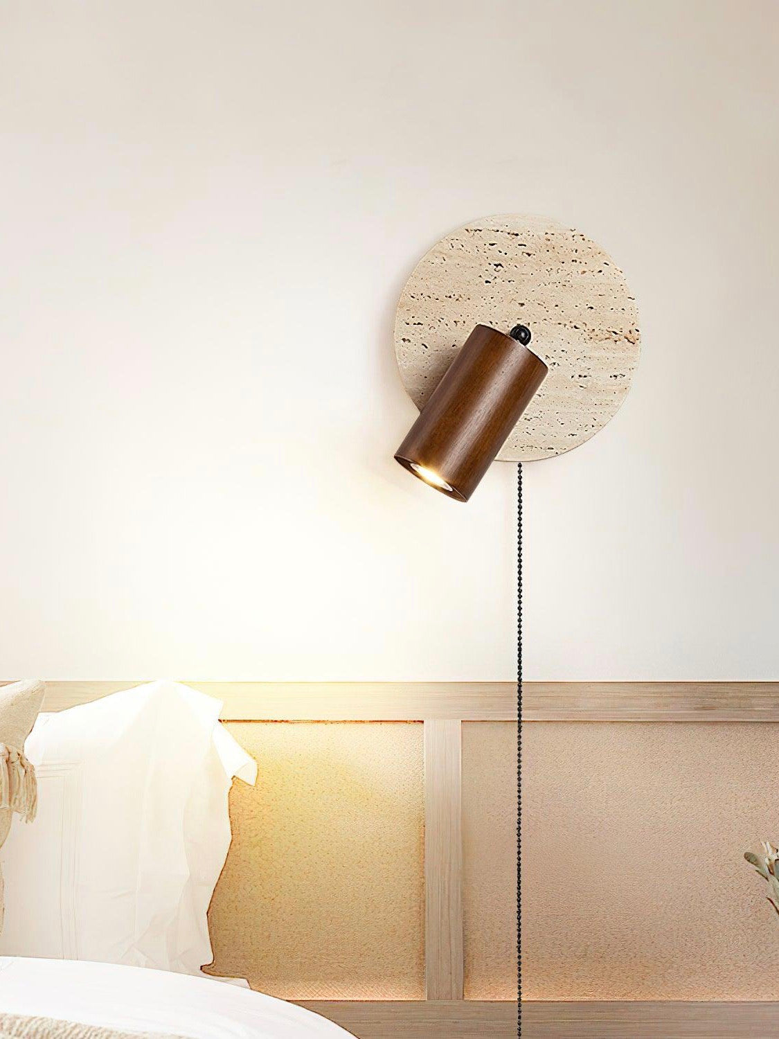 Elegant Wall-Mounted Light Fixture with E27 LED Bulb