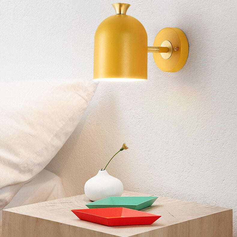 Sleek Single-Light Wall Fixture for Modern Spaces