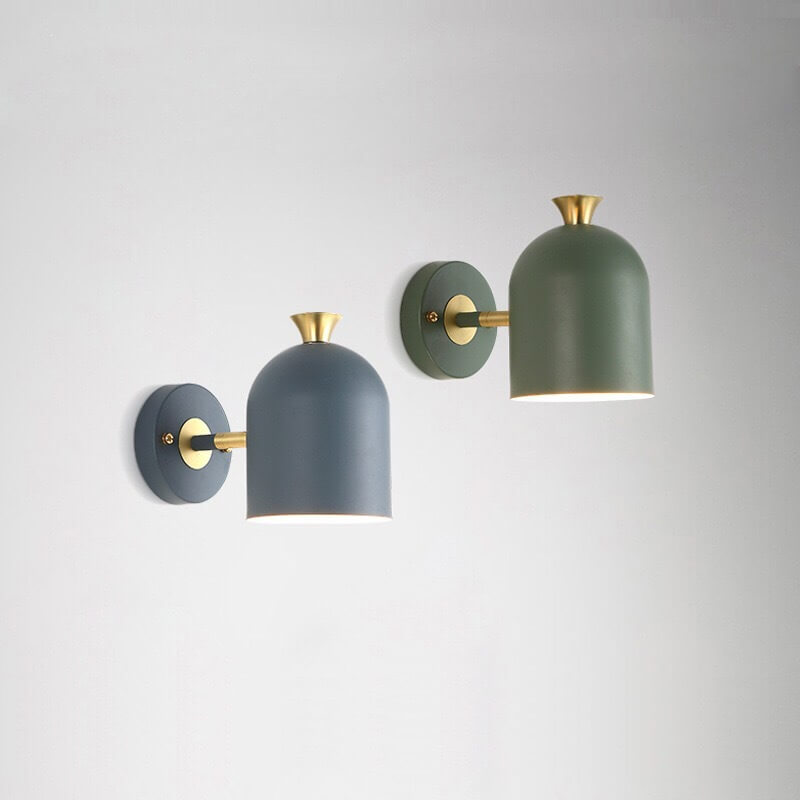 Sleek Single-Light Wall Fixture for Modern Spaces