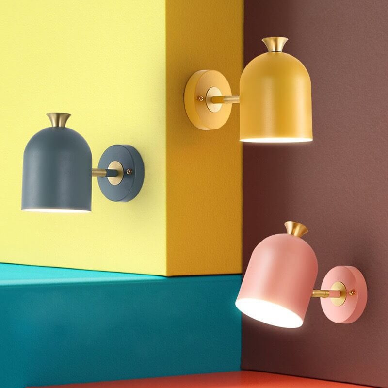 Sleek Single-Light Wall Fixture for Modern Spaces