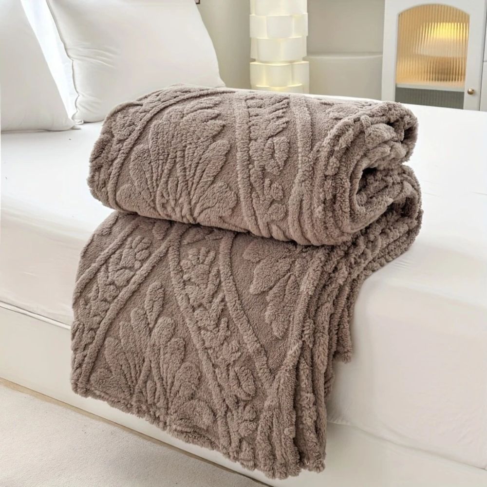 Chic Geometric Microfiber Throw Blanket for Cozy Spaces