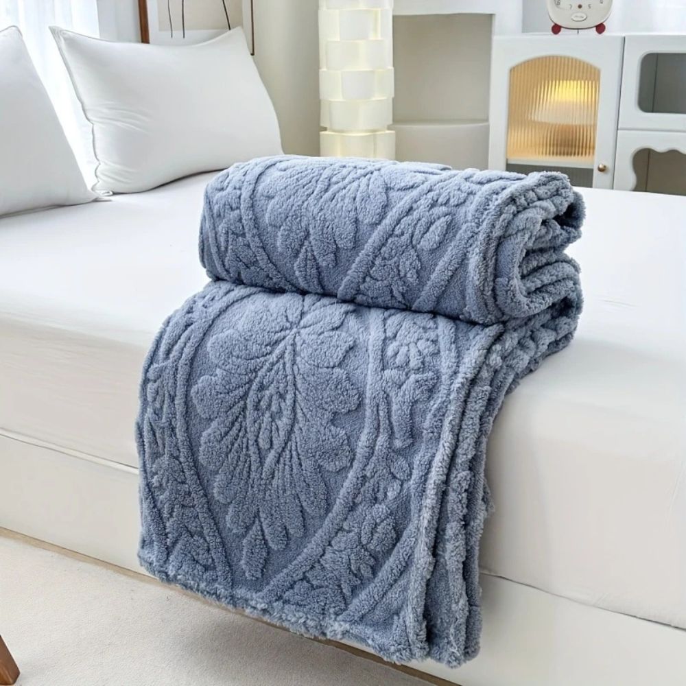 Chic Geometric Microfiber Throw Blanket for Cozy Spaces