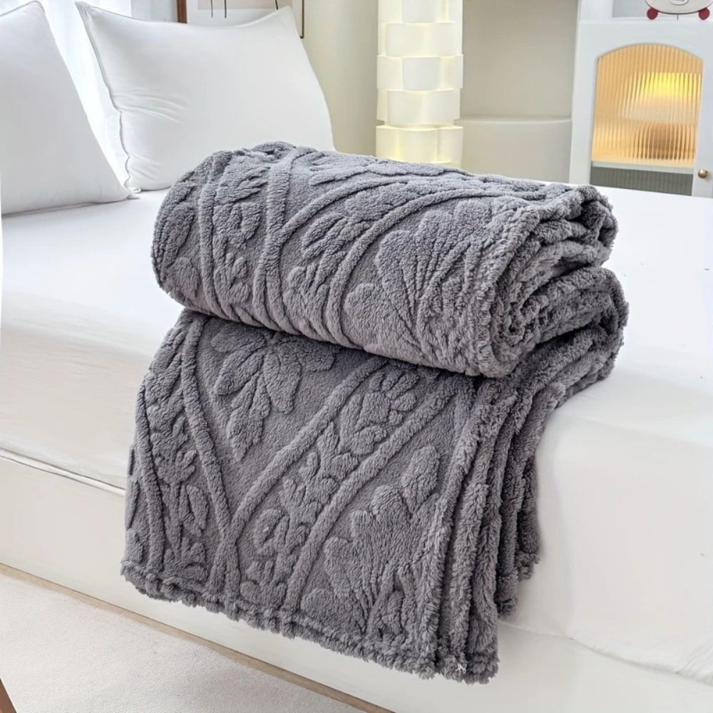 Chic Geometric Microfiber Throw Blanket for Cozy Spaces