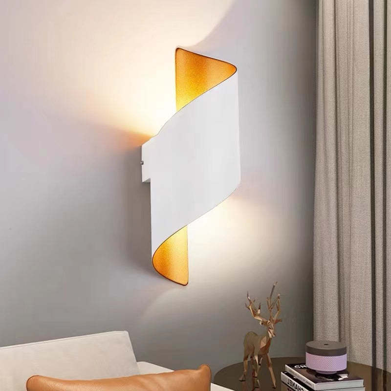 Twisted Design LED Wall Light – Contemporary Spiral Fixture
