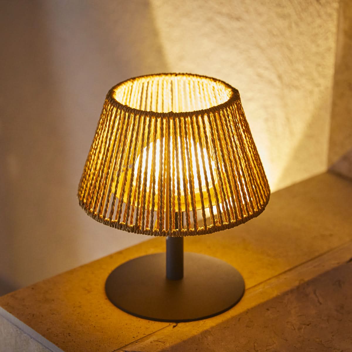 LumiGlow – Versatile LED Table Lamp for Cozy Environments