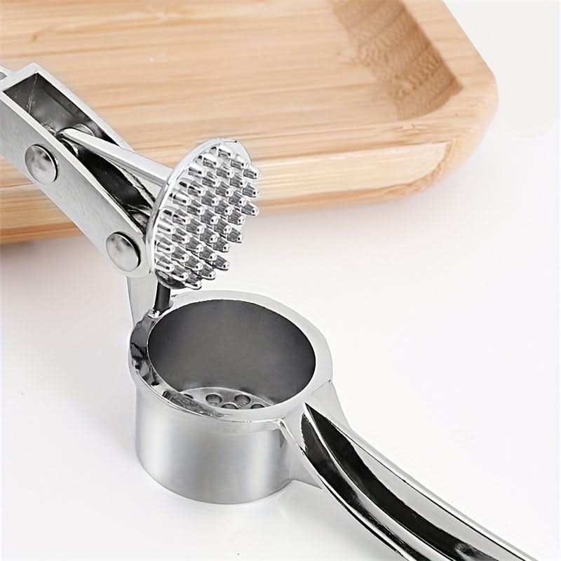 GarlicMaster – Sturdy Garlic Press for Effortless Crushing