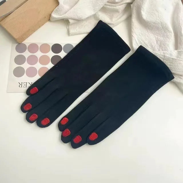 Chic Touchscreen Winter Mittens with Manicure-Inspired Design