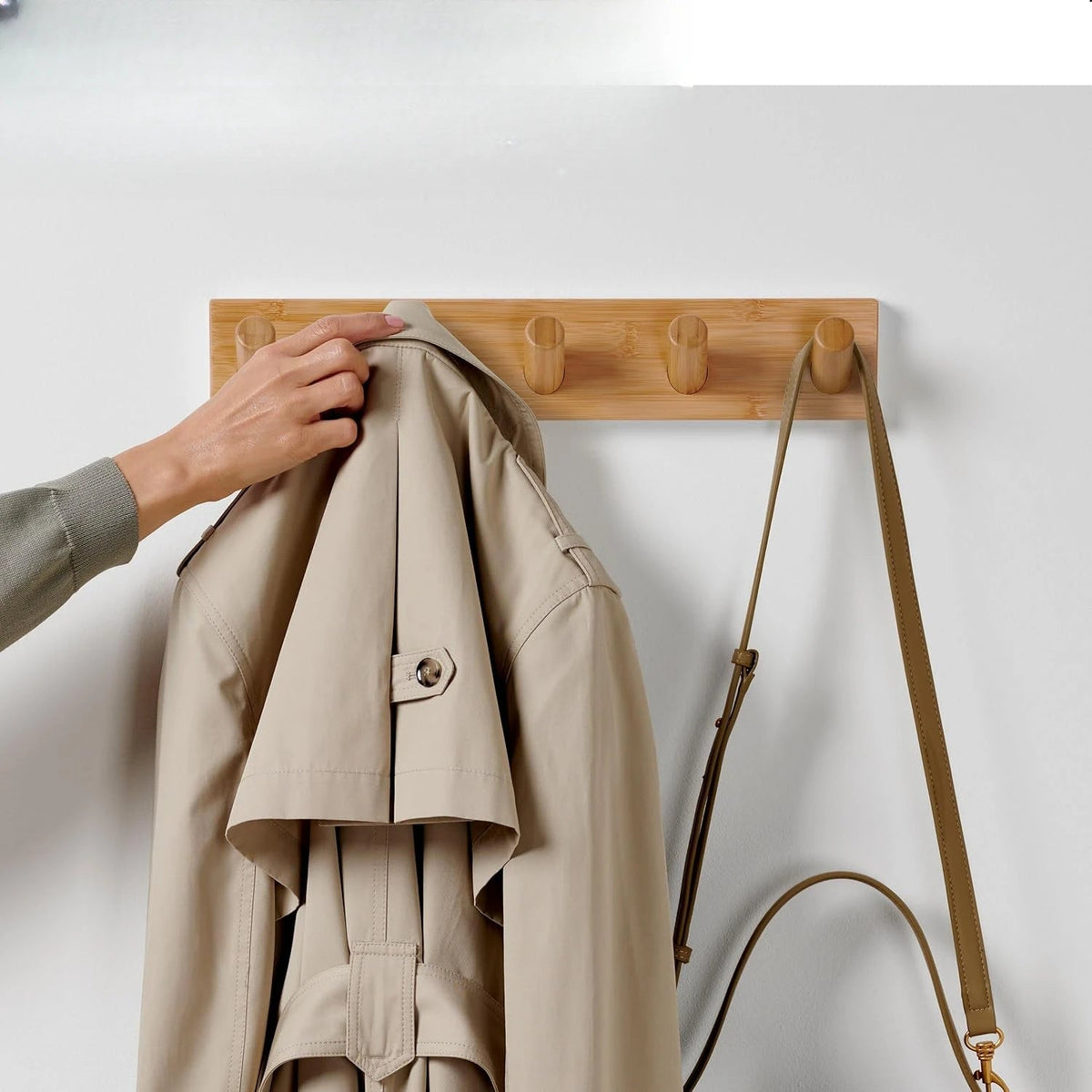 Elegant Wooden Wall-Mounted Hook Rack with Five Robust Hooks