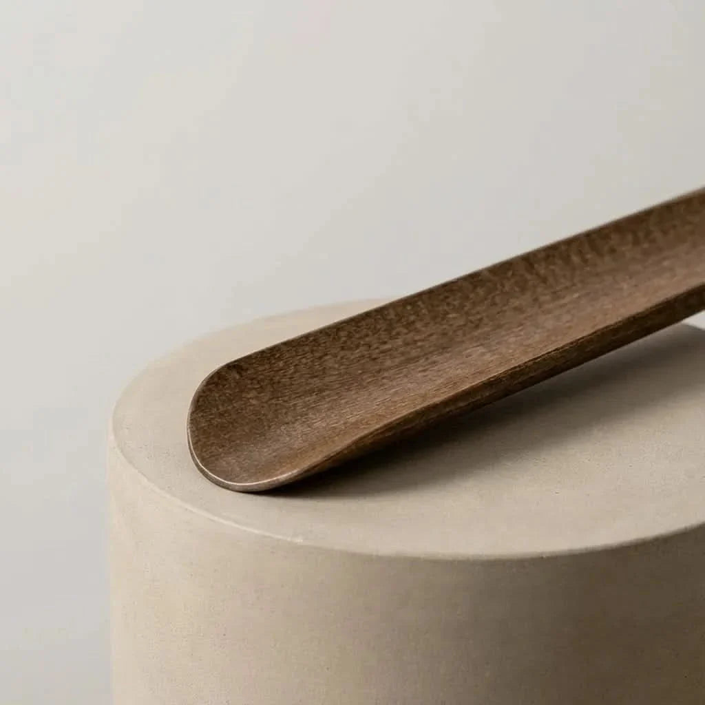 EASELUX – Magnetic Beech Wood Shoehorn for Effortless Wearing