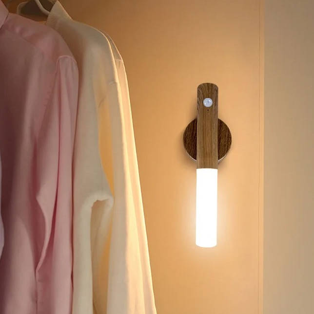 Smart Motion-Activated Night Light for Effortless Navigation