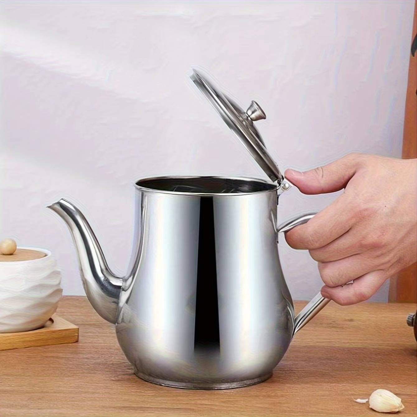 Effortless Drippings Keeper for Kitchen Convenience