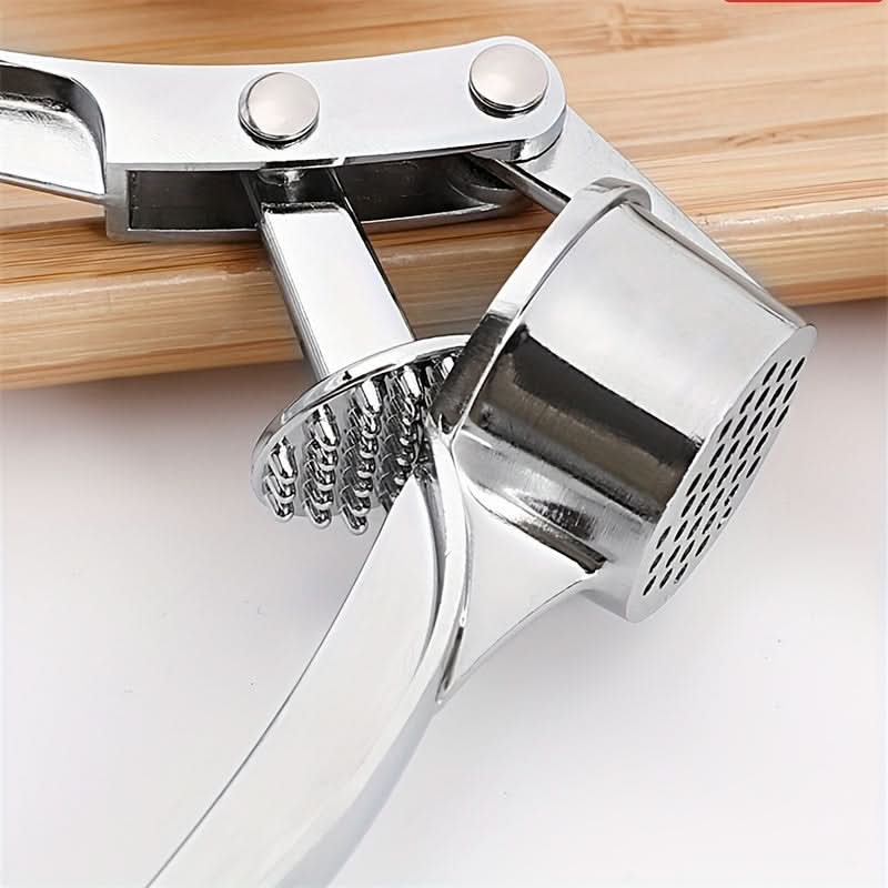 GarlicMaster – Sturdy Garlic Press for Effortless Crushing