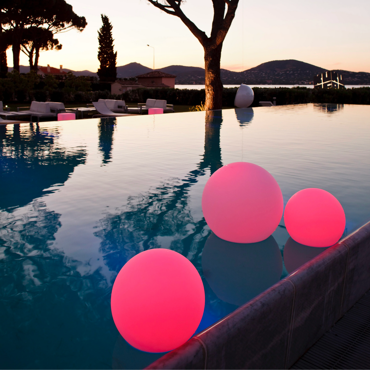 Indoor and Outdoor Wireless Mood Lighting - Sphere Design Lamp