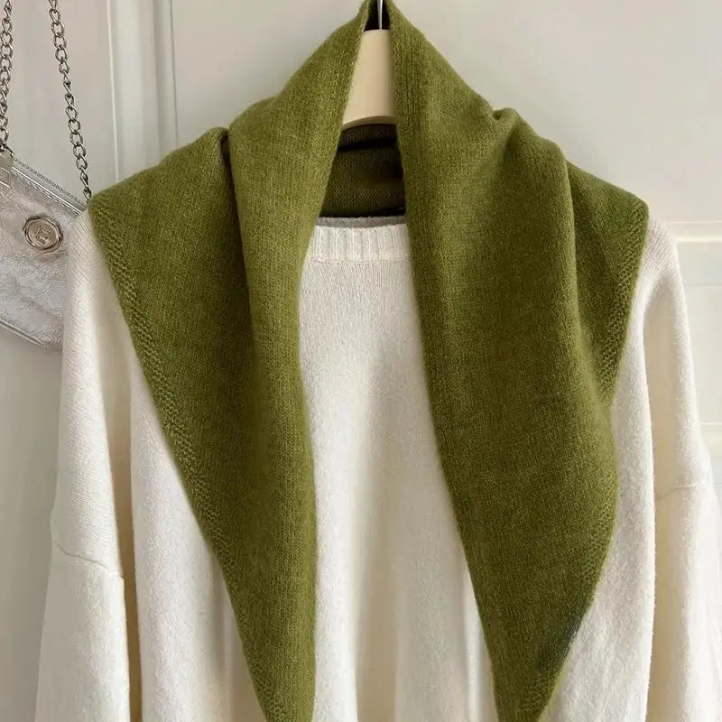 Chic Triangular Knitted Scarf for Stylish Winter Wear