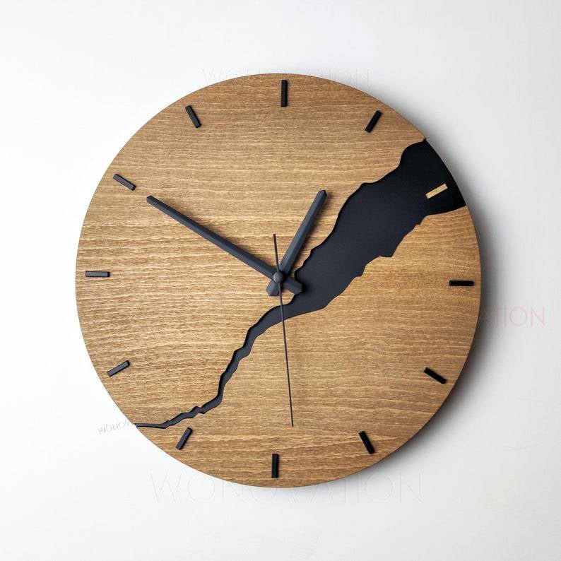 Elegant Wood Wall Clock – Contemporary Design