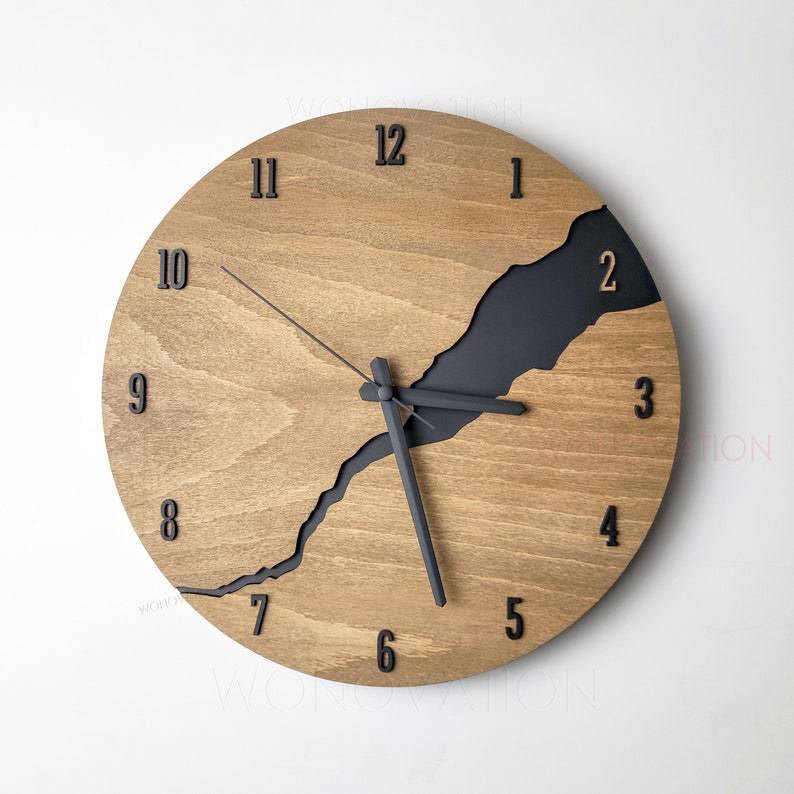 Elegant Wood Wall Clock – Contemporary Design