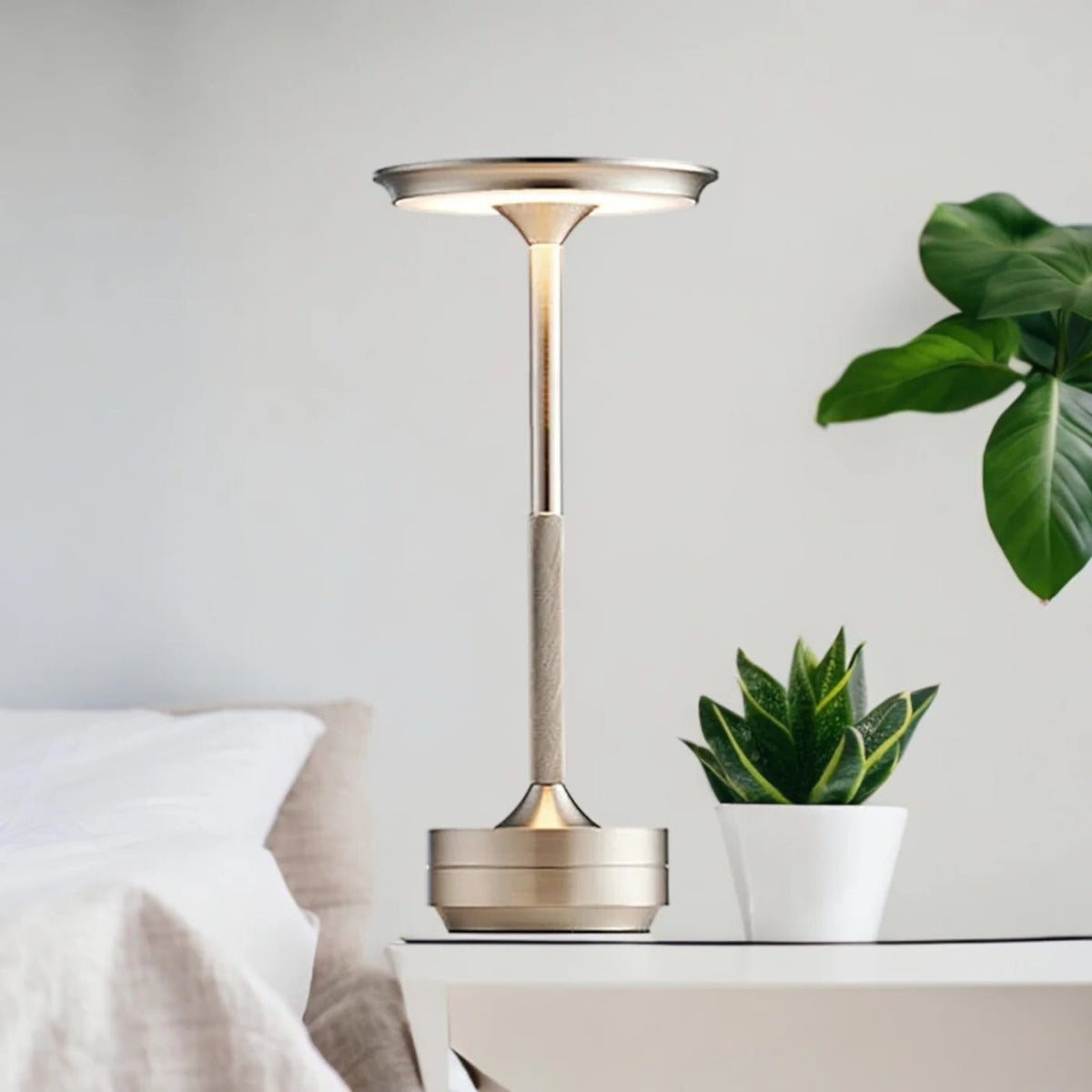 Wireless Touch-Control Lamp with Sleek Scandinavian Design